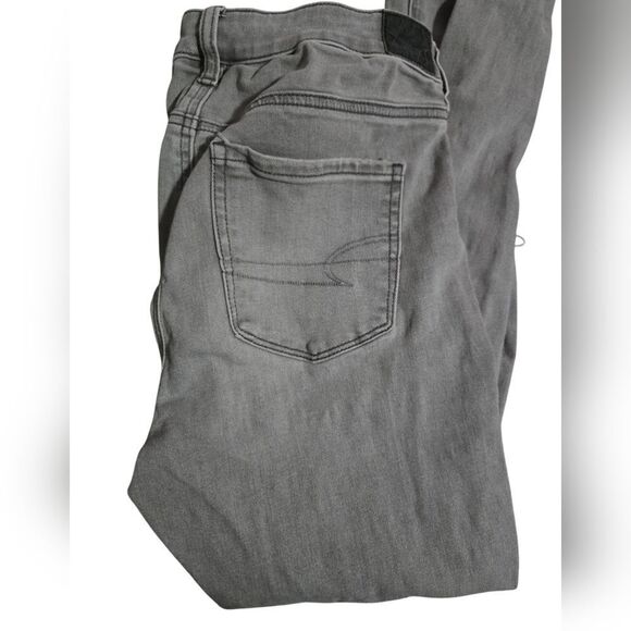 American Eagle Grey Wash Hi-Rise Jegging - Picture 4 of 6